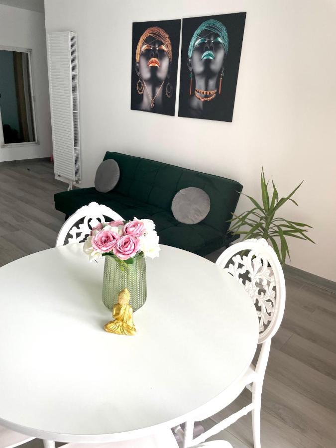 Dominic 2 Beds 1 Sofa Parking Pool Apartament By Alezzi Nord10 Apartment นาโวดาริ ภายนอก รูปภาพ