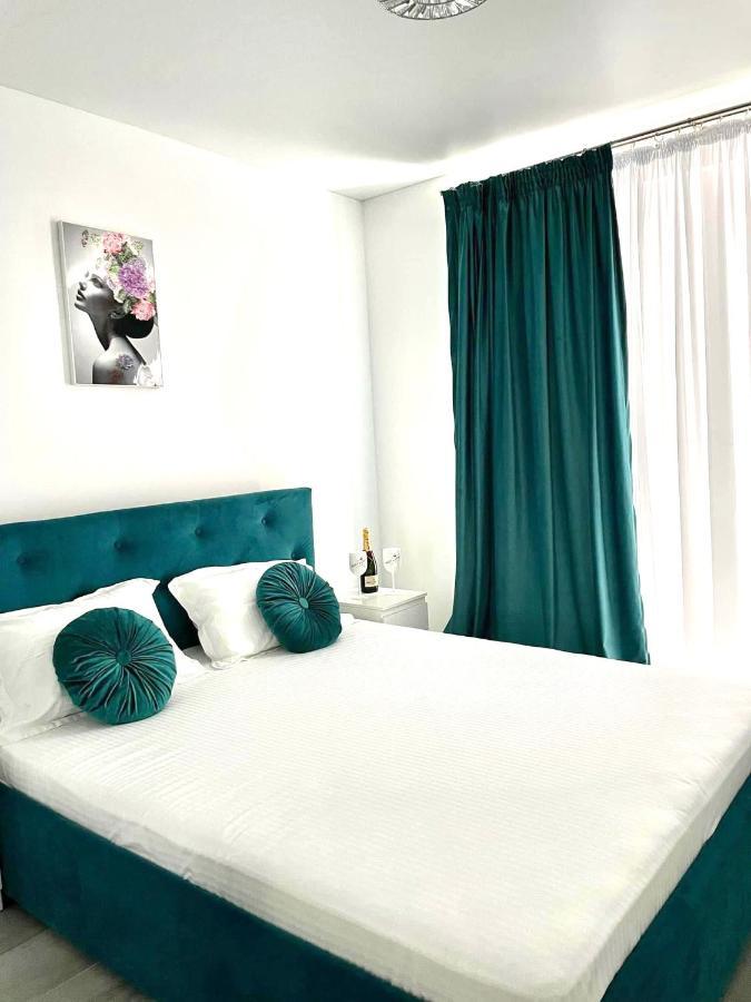 Dominic 2 Beds 1 Sofa Parking Pool Apartament By Alezzi Nord10 Apartment นาโวดาริ ภายนอก รูปภาพ