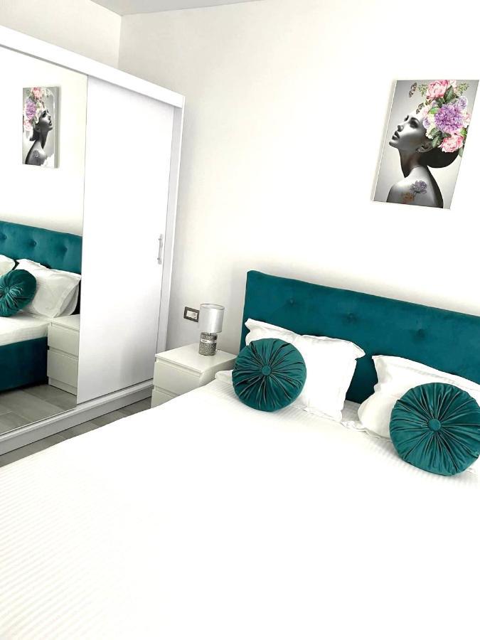Dominic 2 Beds 1 Sofa Parking Pool Apartament By Alezzi Nord10 Apartment นาโวดาริ ภายนอก รูปภาพ