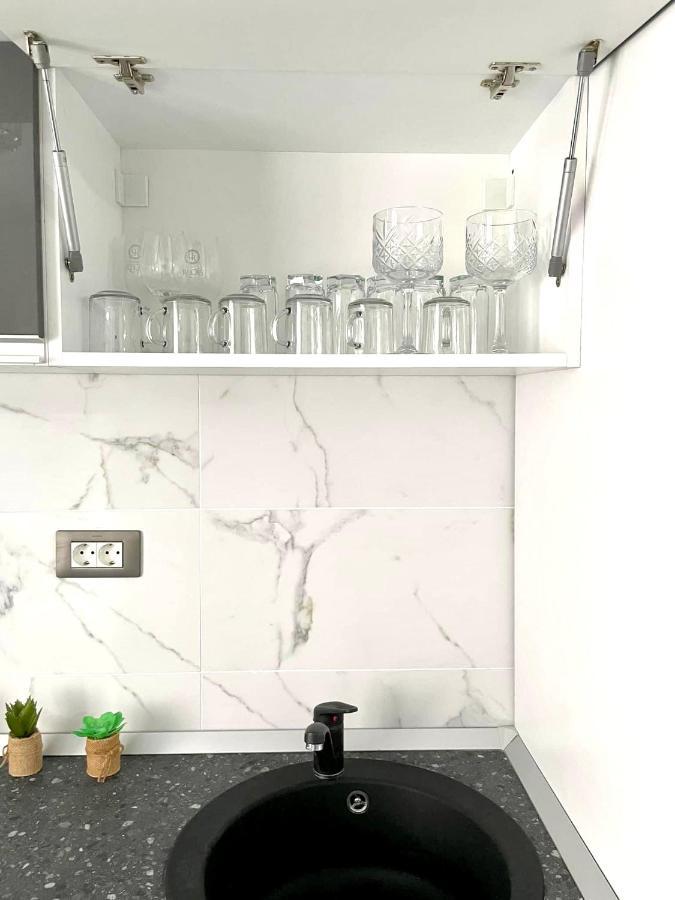Dominic 2 Beds 1 Sofa Parking Pool Apartament By Alezzi Nord10 Apartment นาโวดาริ ภายนอก รูปภาพ